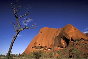 Images Dated 22nd March 2005: Australia, Uluru Kata Tjuta National Park, Uluru (Ayers Rock)