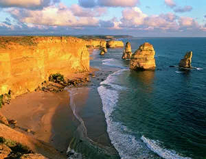 <b class=qtipBold><figcaption>Australia, Victoria</figcaption></b><br>Australia, Victoria. 12 Apostles, Port Campbell N.P., Great Ocean Rd.<br><em>© Howie Garber / DanitaDelimont.com</em> Australia, Victoria