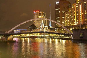 Images Dated 25th April 2009: Australia, Victoria, Melbourne, Yarra Footbridge and Yarra River