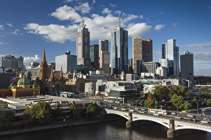 Images Dated 20th February 2014: Australia, Victoria, VIC, Melbourne, skyline with Yarra River and Princess Bridge