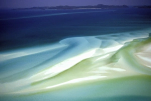 Australia, Whitsunday Island, Hill Inlet. Sand and water pattern