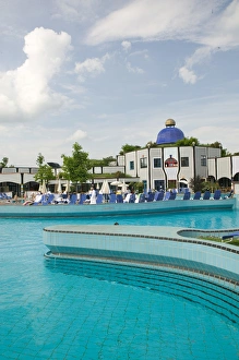 Images Dated 1st June 2004: AUSTRIA-STYRIA (Stiermark)- BAD BLUMAU: Rogner-Bad Blumau Hotel (b.1997) designed