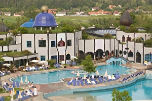 Images Dated 1st June 2004: AUSTRIA-STYRIA (Stiermark)- BAD BLUMAU: Rogner-Bad Blumau Hotel (b.1997) designed