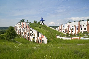 Images Dated 1st June 2004: AUSTRIA-STYRIA (Stiermark)- BAD BLUMAU: Rogner-Bad Blumau Hotel (b.1997) designed