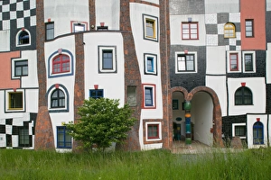 Images Dated 1st June 2004: AUSTRIA-STYRIA (Stiermark)- BAD BLUMAU: Rogner-Bad Blumau Hotel (b.1997) designed
