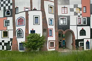 Images Dated 1st June 2004: AUSTRIA-STYRIA (Stiermark)- BAD BLUMAU: Rogner-Bad Blumau Hotel (b. 1997) designed
