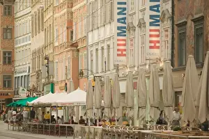 Images Dated 31st May 2004: AUSTRIA-STYRIA (Stiermark)- GRAZ: Herrengasse- Pedestrian Zone Sidewalk Cafes