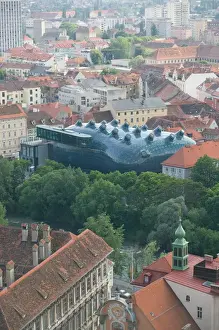 Images Dated 31st May 2004: AUSTRIA-STYRIA (Stiermark)- GRAZ: Kunsthaus Graz - New Art Museum / View