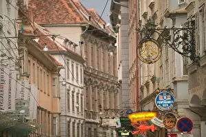 Images Dated 31st May 2004: AUSTRIA-STYRIA (Stiermark)- GRAZ: Sackstrasse- Street Signs / Evening