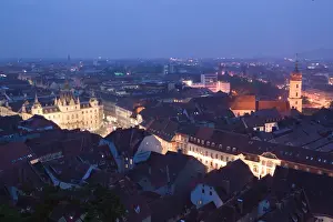 Images Dated 1st June 2004: AUSTRIA-STYRIA (Stiermark)- GRAZ: Schlossberg / Evening Town View with Graz Town Hall