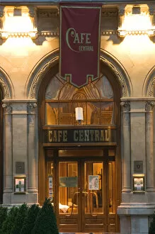 Images Dated 5th May 2004: AUSTRIA-Vienna: Cafe Central / Ecterior / Evening