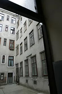 Images Dated 6th May 2004: AUSTRIA-Vienna : Courtyard of Stumpergasse #31 Adolf Hitlers Apartment