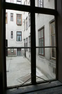 Hitler Prints: AUSTRIA-Vienna : Courtyard of Stumpergasse #31 Adolf Hitlers Apartment