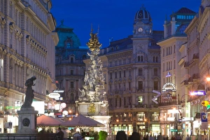 Images Dated 4th May 2004: AUSTRIA-Vienna: Graben & Pest Column: Evening Crowds