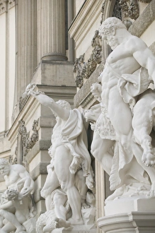 Images Dated 4th May 2004: AUSTRIA-Vienna: Hofburg: Michaelertor Statues