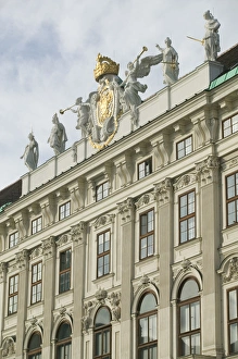 Images Dated 4th May 2004: AUSTRIA-Vienna: Hofburg: Michaelertor Statues