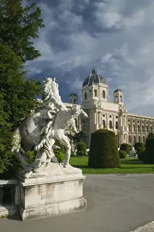 Images Dated 5th May 2004: AUSTRIA-Vienna: Naturhistorisches Museum / Natural History Museum