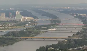 Images Dated 2nd June 2004: AUSTRIA-Vienna: UNO City & Danube River / Late Afternoon from Leopoldsberg