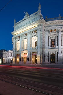 Images Dated 5th May 2004: AUSTRIA-Vienna: Vienna Burgtheater / Theater (b.1888) / Evening