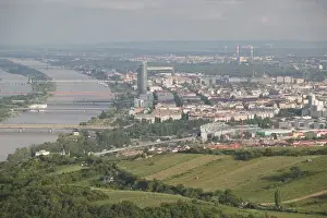 Images Dated 2nd June 2004: AUSTRIA-Vienna: Vienna Panorama / Late Afternoon from Leopoldsberg