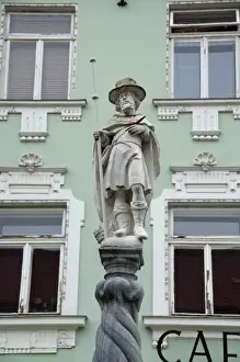 Images Dated 17th September 2009: Austria, Wachau Valley, Melk. Historic downtown Melk, fountain in front of Cafe Rathaus