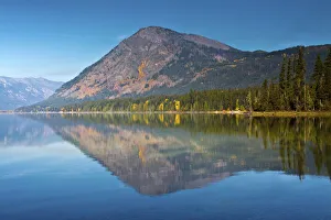 Images Dated 17th October 2018: Autumn reflections, Lake Wenatchee, Wenatchee National Forest, Washington State, USA