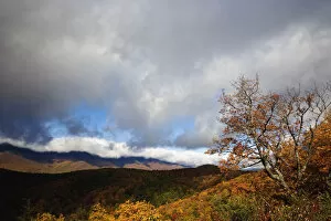 Images Dated 21st October 2006: Autumn view of Southern Appalachian Mountains from Blue Ridge Parkway, near Grandfather Mountain