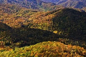 Images Dated 21st October 2006: Autumn view of Southern Appalachian Mountains from Blue Ridge Parkway, near Grandfather Mountain