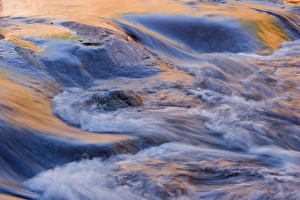 Images Dated 13th November 2007: AZ, Arizona, Slide Rock State Park, Oak Creek, water pattern with reflected light