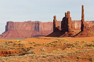 AZ, Monument Valley, Yei Bi Chei and Totem Pole