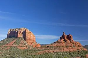 Images Dated 9th March 2016: AZ, Sedona, Red Rock Country, Courthouse Butte and Bell Rock