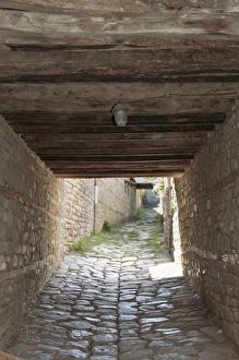 Images Dated 27th September 2014: Azerbaijan, Lahic. A small tunnel through an alley in Lahic