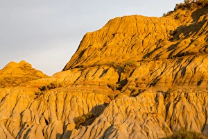 Images Dated 29th June 2012: Badlands at first light in Theodore Roosevelt National Park, North Dakota, USA