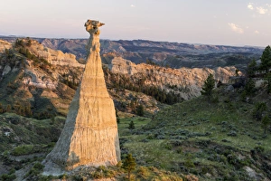 Caprock Prints: Badlands of the Missouri River Breakns National Monument, Montana, USA