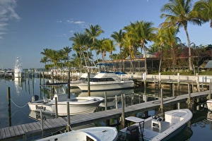 Images Dated 21st December 2005: BAHAMAS- Abacos-Great Abaco Island-Treasure Cay: Town Marina-Brigantine Bay-Morning
