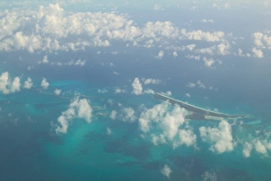 Images Dated 21st December 2005: BAHAMAS- Aerial View of the Crooked Islands