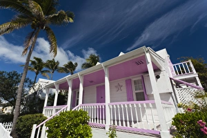 Images Dated 27th February 2012: Bahamas, Eleuthera Island, Harbour Island, Dunmore Town, Colonial-era house along