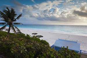 Bahamas, Eleuthera Island, Harbour Island, Pink Sands Beach, morning