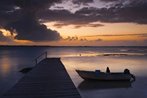 Images Dated 27th February 2012: Bahamas, Eleuthera Island, Harbour Island, Dunmore Town, harbor view, dusk