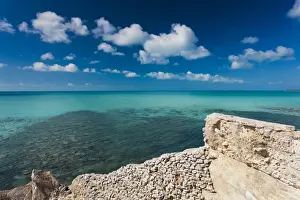 Images Dated 29th February 2012: Bahamas, Eleuthera Island, landscape by the Glass Window Bridge