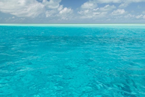 Images Dated 9th April 2015: Bahamas, Exuma Island. Seascape of aqua ocean
