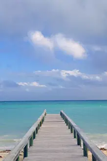 Images Dated 26th May 2011: BAHAMAS-Grand Bahama Island-Eastern Side: Barbary Beach- Pier View