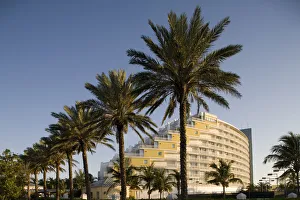 Images Dated 7th April 2007: Bahamas, Grand Bahama Island, Freeport, Setting sun lights exterior and palm trees