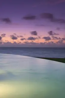 Images Dated 26th May 2011: BAHAMAS-Grand Bahama Island-Lucaya: Our Lucaya Resort: Pool View / Dawn