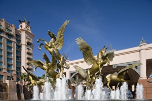 Images Dated 5th April 2007: Bahamas, Paradise Island, Nassau, Exterior view of Atlantis Resort
