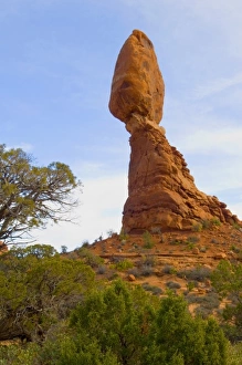 Images Dated 24th October 2006: Balanced Rock Arches National Park