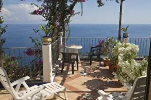 Images Dated 10th September 2007: Balcony with sunloungers overlooking sea, Ravello, Italy