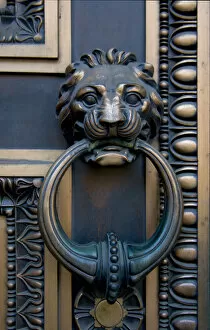 BALTIMORE, MARYLAND. USA. Detail, lion headed door handle on door of Baltimore City Courthouse