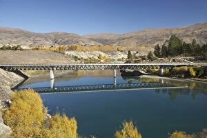Images Dated 24th April 2008: Bannockburn Bridge and Lake Dunstan, Central Otago, South Island, New Zealand