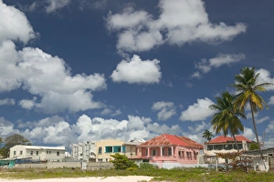 Images Dated 21st December 2005: BARBADOS, Bridgetown, Beach Houses, Carlisle Bay